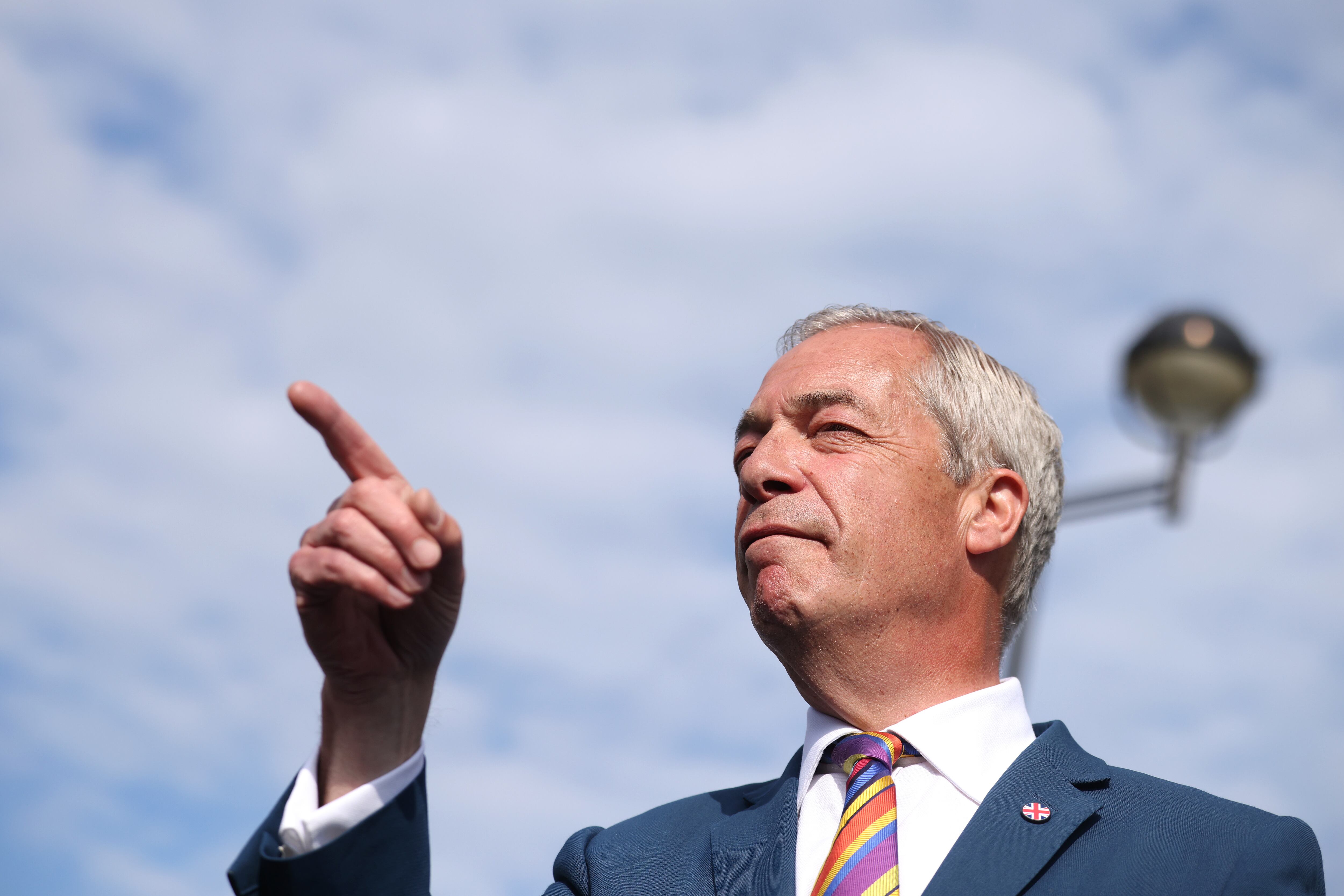 La ultraderecha de Farage agita el odio en el Reino Unido tras la muerte a puñaladas de un joven a manos de un hombre sij