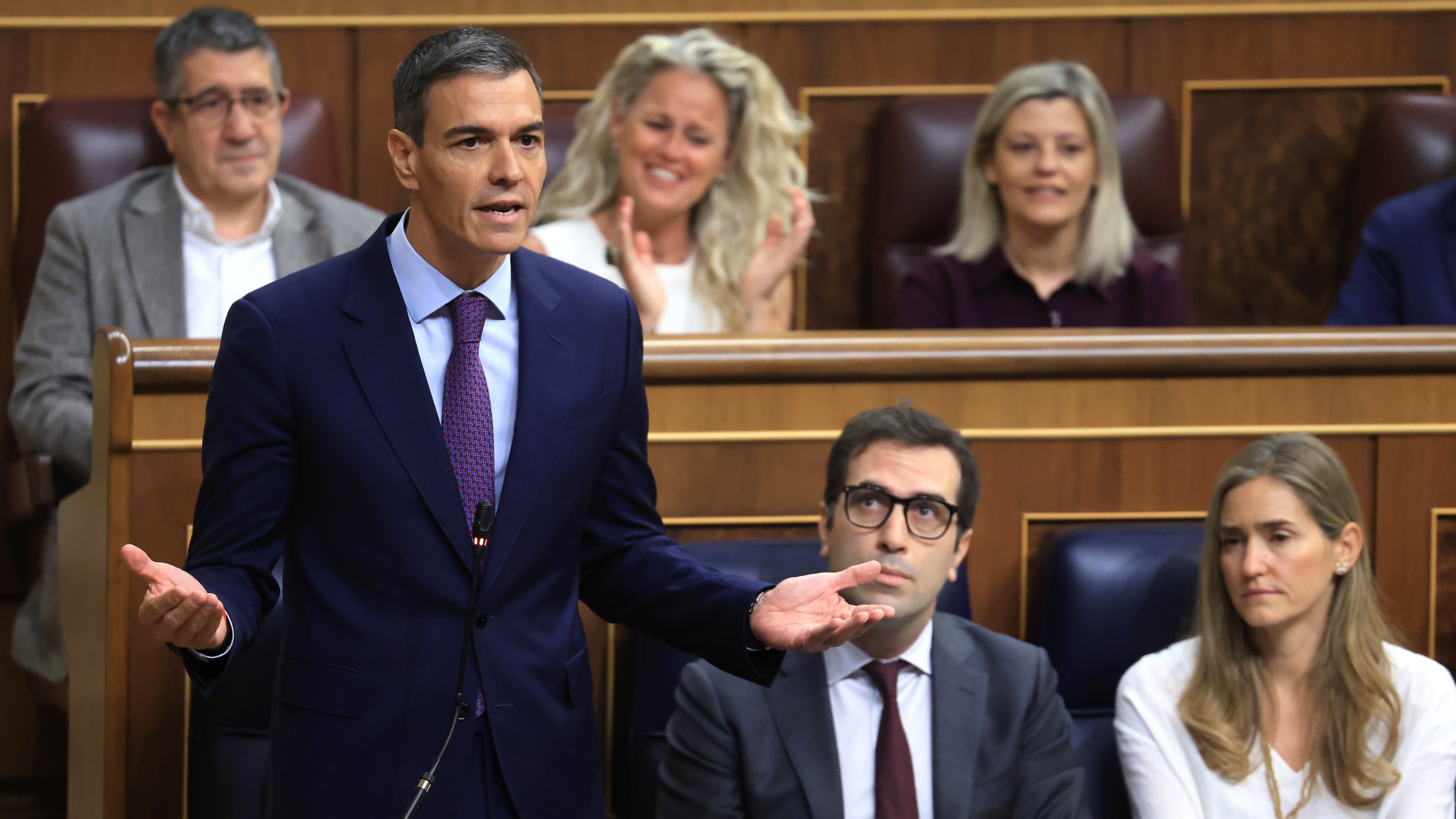 El PSOE cae casi cinco puntos tras la imputación de Zapatero y el sumario del 'caso Leire', según el CIS