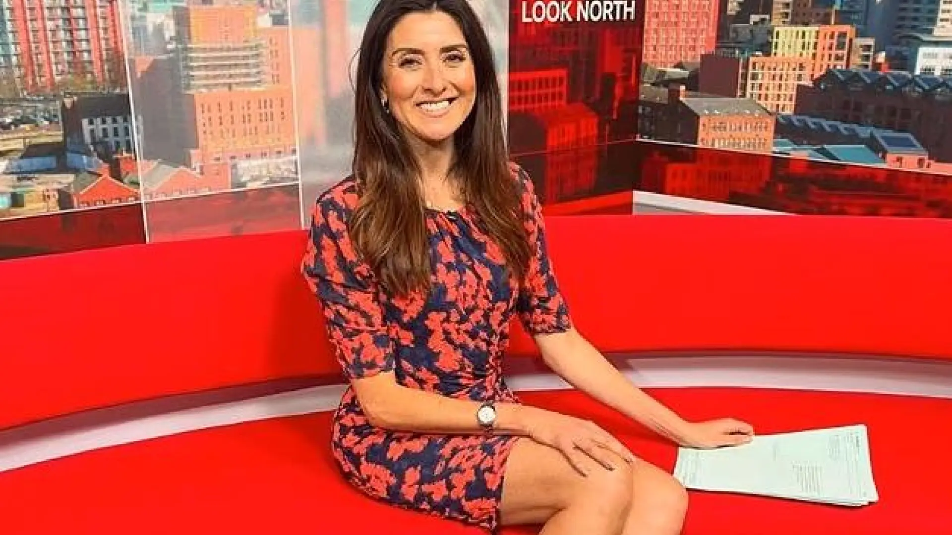 La aplaudida respuesta de una presentadora de la BBC criticada por llevar vestidos cortos con 45 años