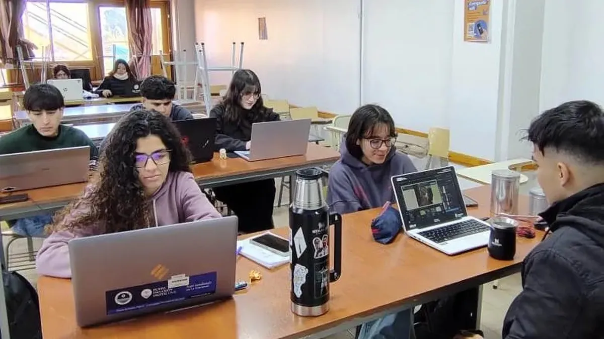 La Facultad de Exactas busca reemplazar pizarrones por pantallas LED tras optimizar su Wifi