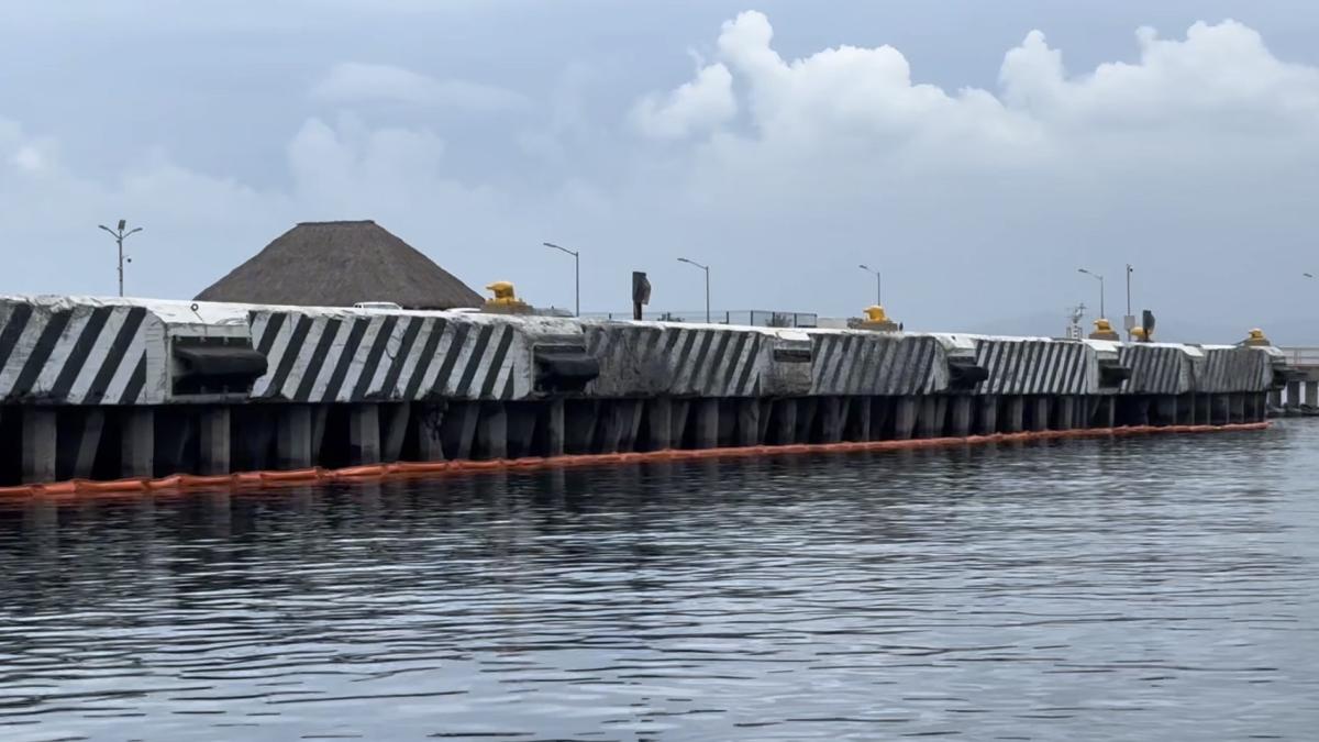 Derrame de hidrocarburo en Manzanillo tardó casi 24 horas en ser contenido
