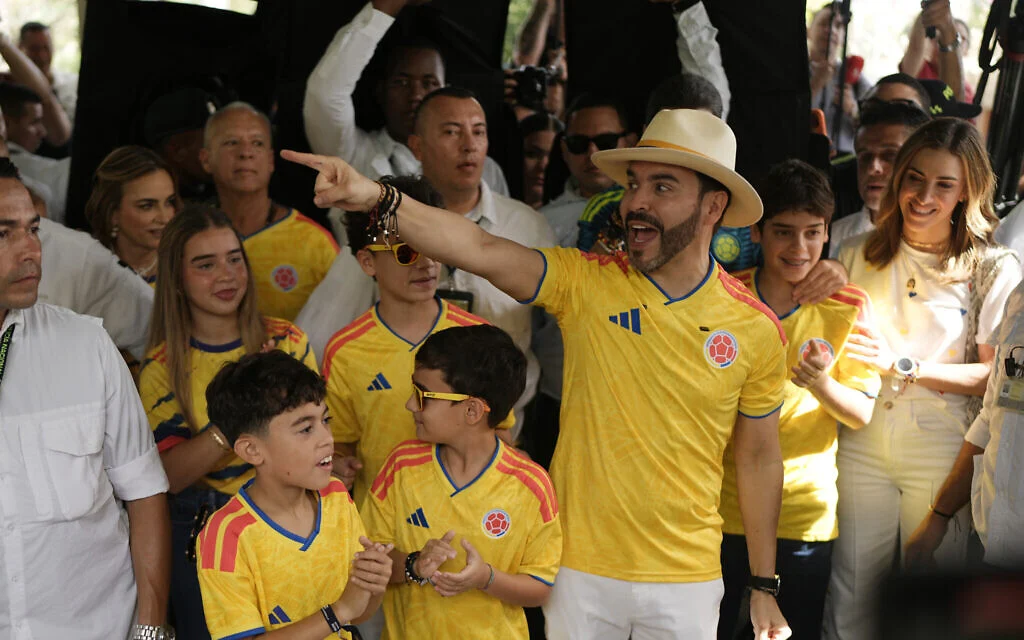 Pro-Israel candidate holds razor-thin lead in Colombia's election; rival challenges vote