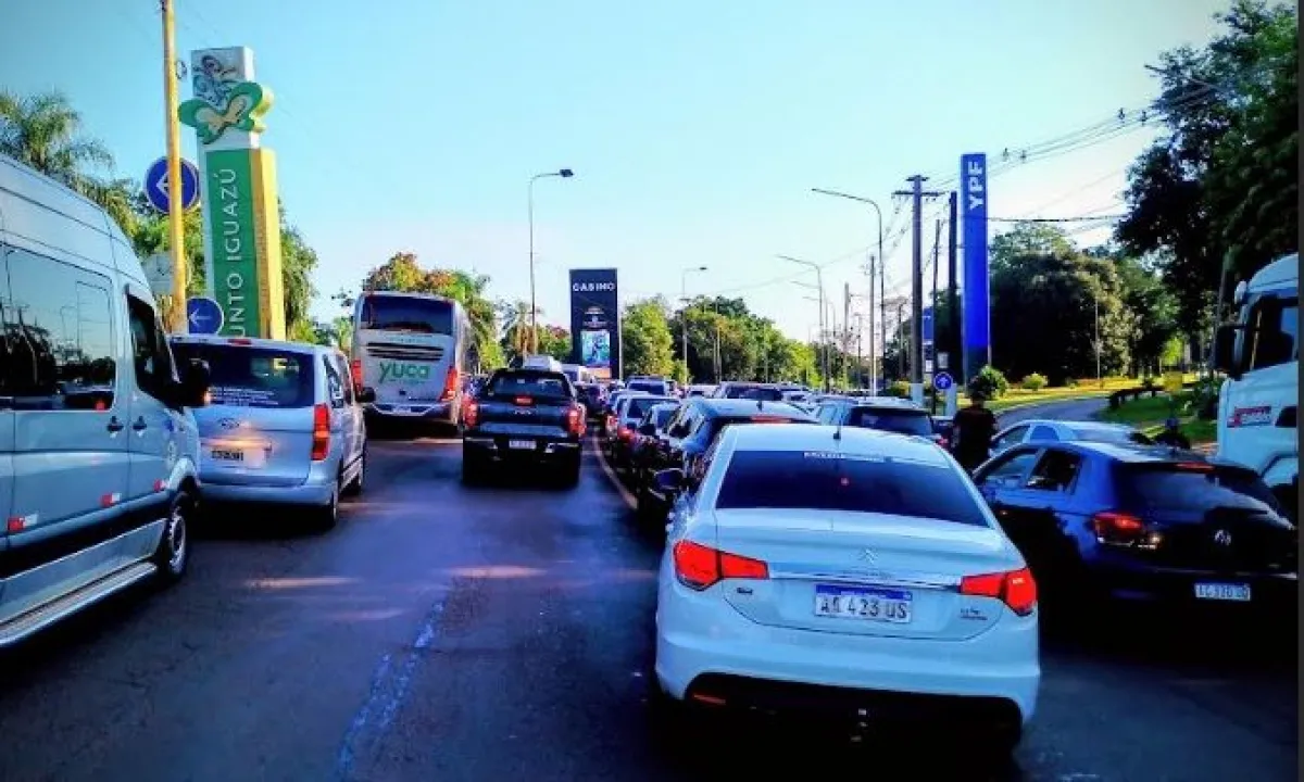 #MenosFila: el reclamo por la interminable espera en la frontera de Iguazú llega a Change.org y cruza a Brasil