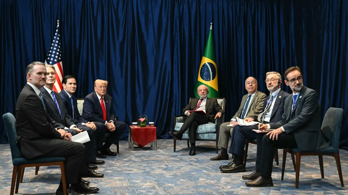 Trump amenaza a Brasil con aranceles del 25% por prácticas "desleales" y Lula y Bolsonaro cruzan acusaciones