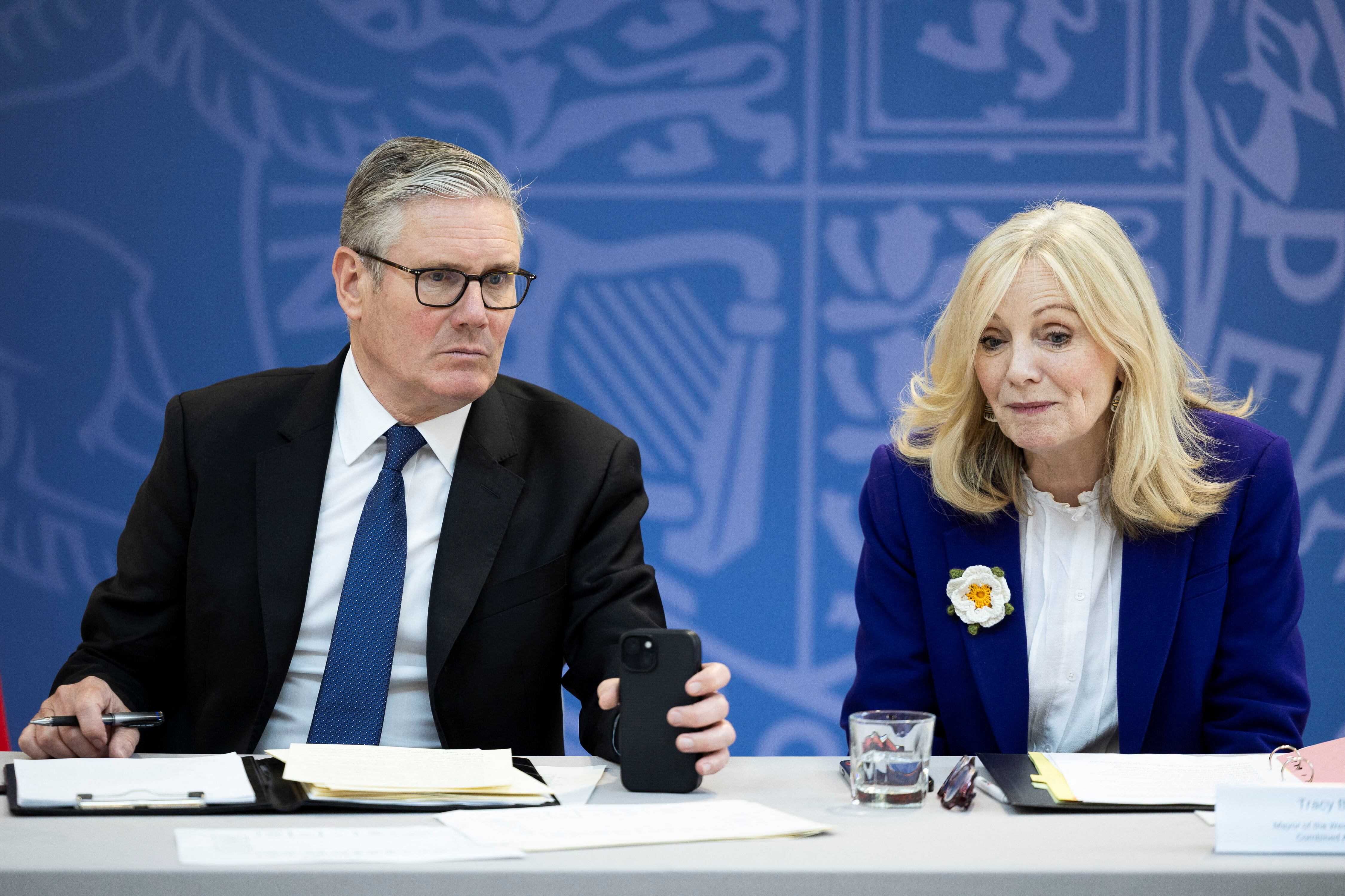 Starmer acusa a Elon Musk de "agitar la división" en el Reino Unido con el asesinato a puñaladas de Henry Nowak