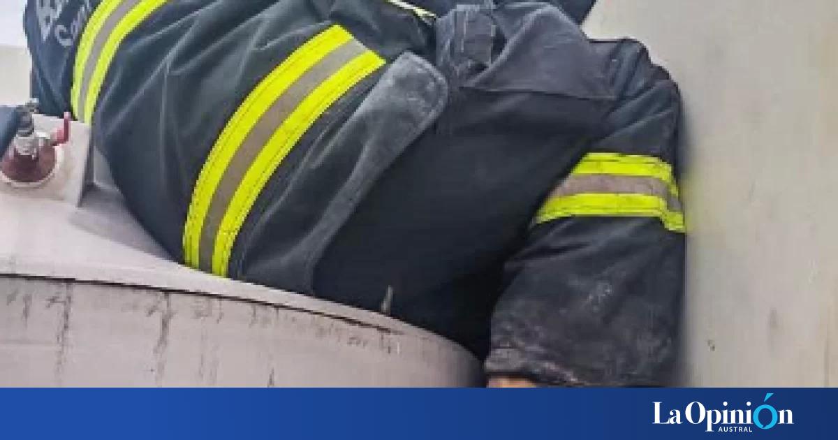 Bomberos de Puerto Deseado rescataron a un gato atrapado entre un tanque de agua y un muro