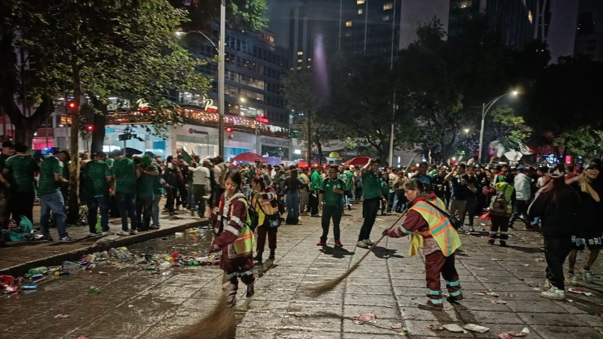 Tras resaca por triunfo de México, instalarían contenedores de basura en Reforma