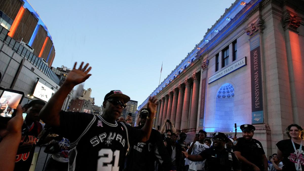 "¡Es inaceptable!": Victor Wembanyama estalla por brutal agresión a fanáticos de Spurs en Nueva York