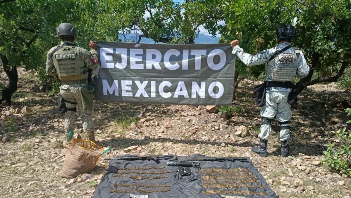 Aseguran armas y cartuchos en Olinalá, Guerrero
