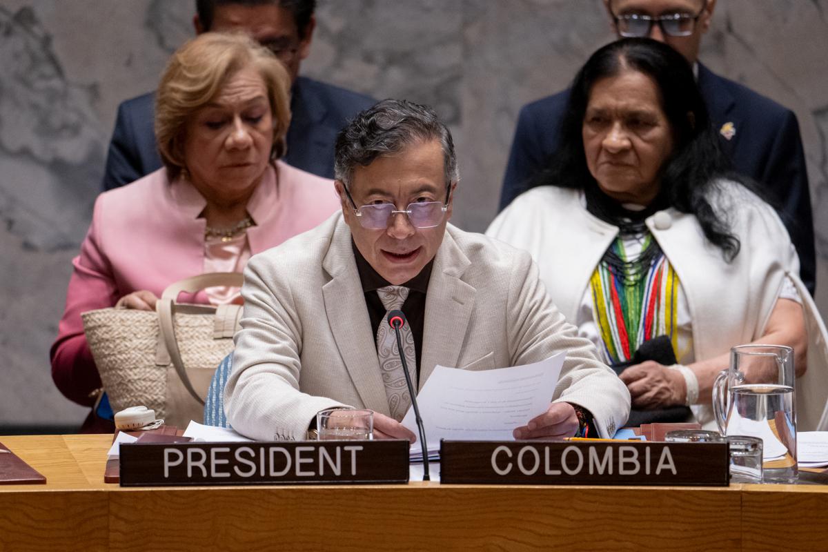 Apartan del cargo a congresista que ordenó suspender a Gustavo Petro