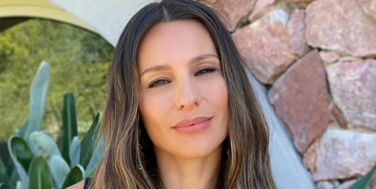 Pampita sufrió una insólita estafa al comprar figuritas del Mundial