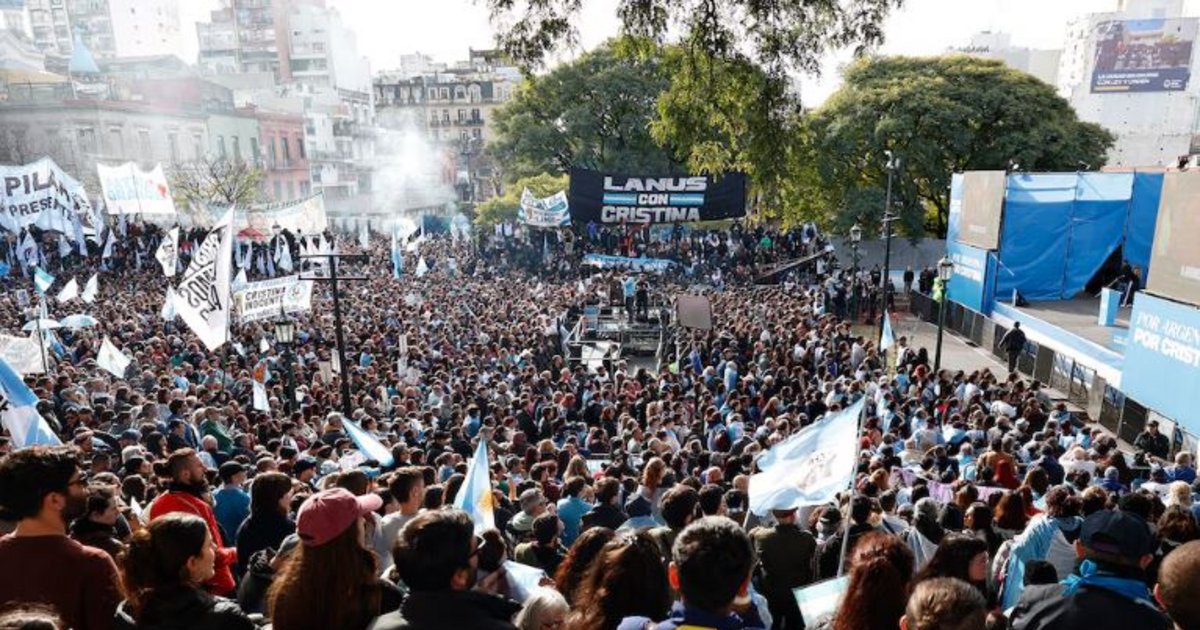 Fuerte mensaje de Máximo en el banderazo por Cristina Kirchner
