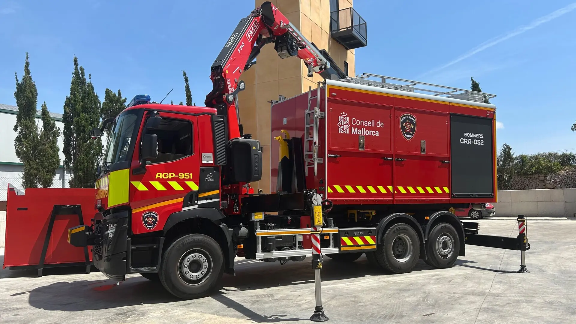 Dos muertos y 24 heridos en el incendio de un bloque de viviendas en Magaluf