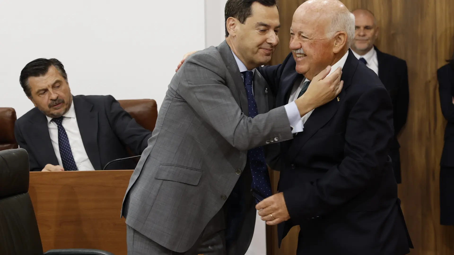 Aguirre sitúa el pleno de investidura de Moreno a mediados de julio y apunta a la entrada de Vox en la Mesa del Parlamento