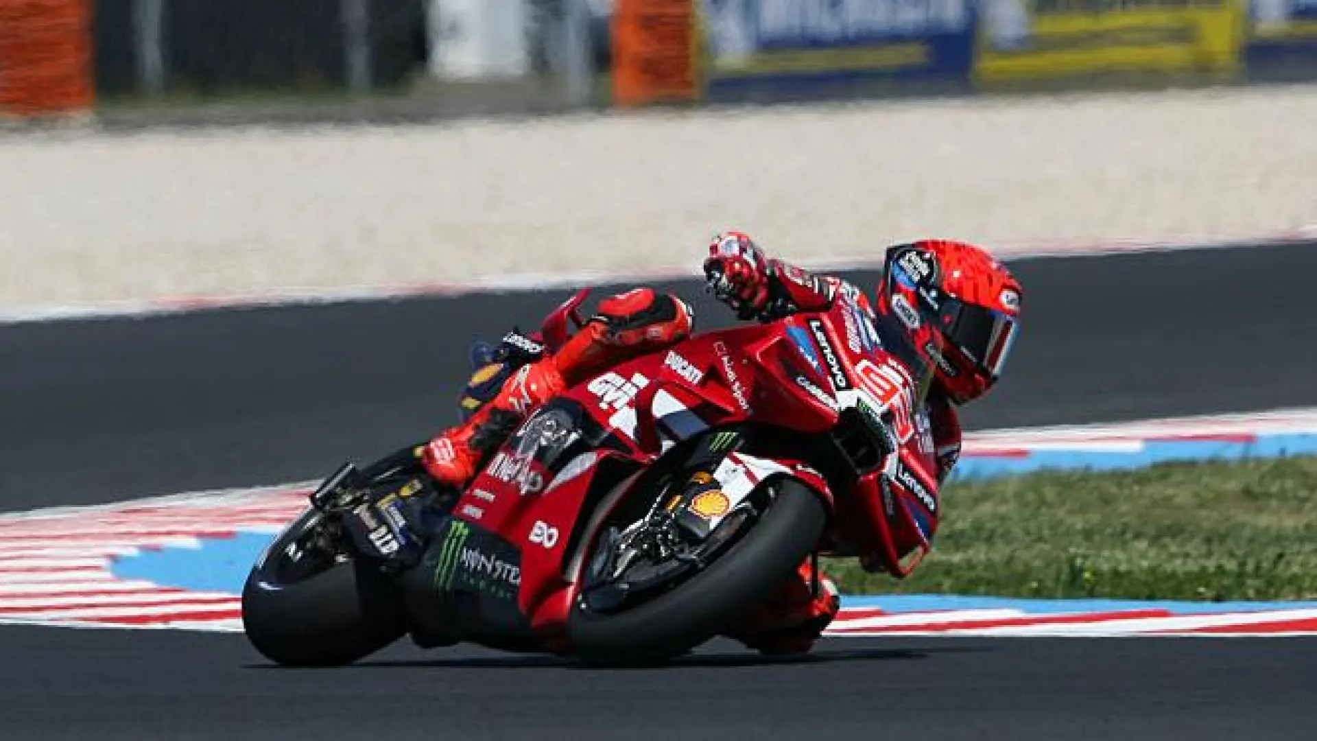 Marc Márquez se cae pero logra la pole en el GP de Hungría