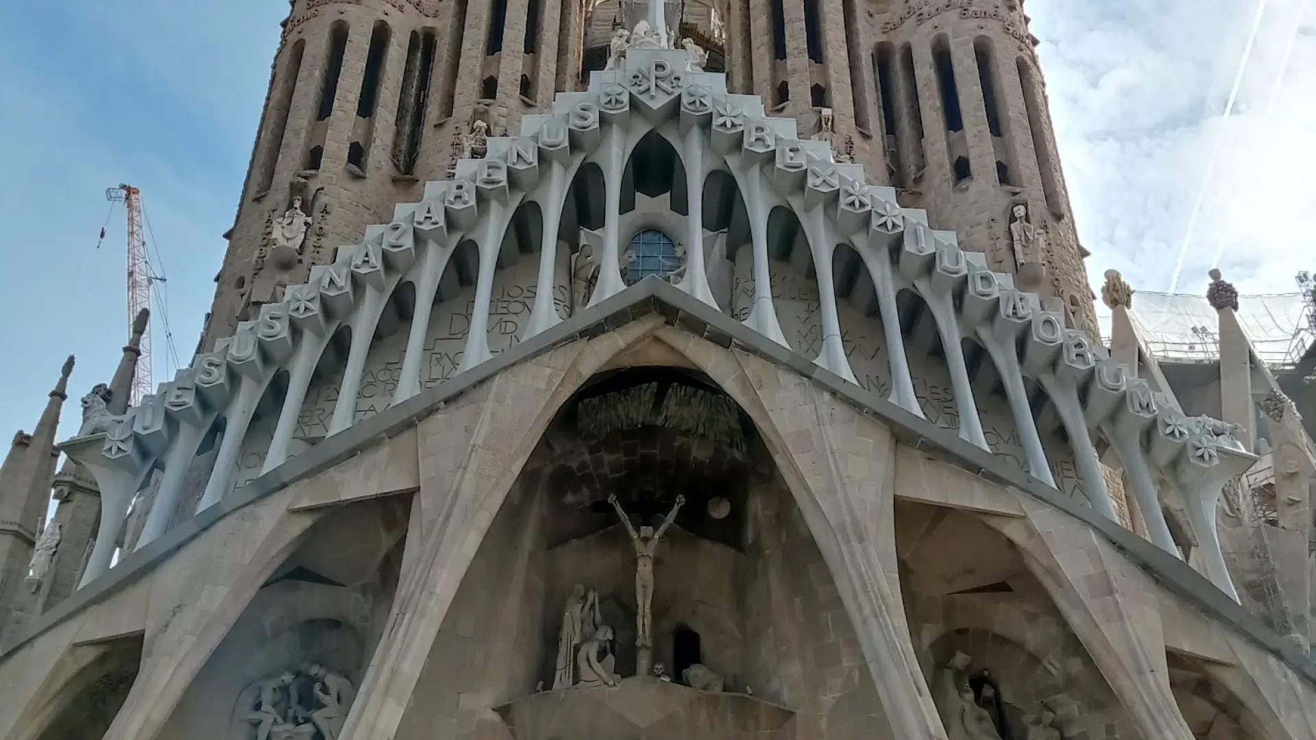 Los balcones para ver al Papa ya se alquilan en Barcelona: así son los anuncios y cuánto cuestan