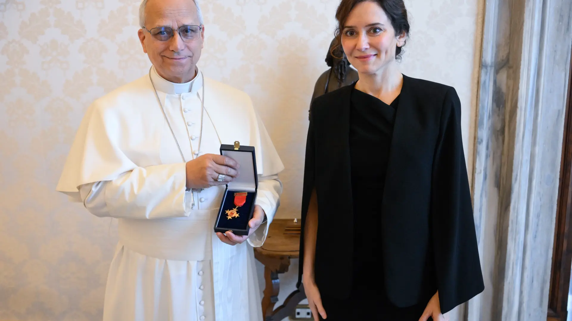 León XIV se reúne con Ayuso en El Vaticano cinco días antes de viajar a España