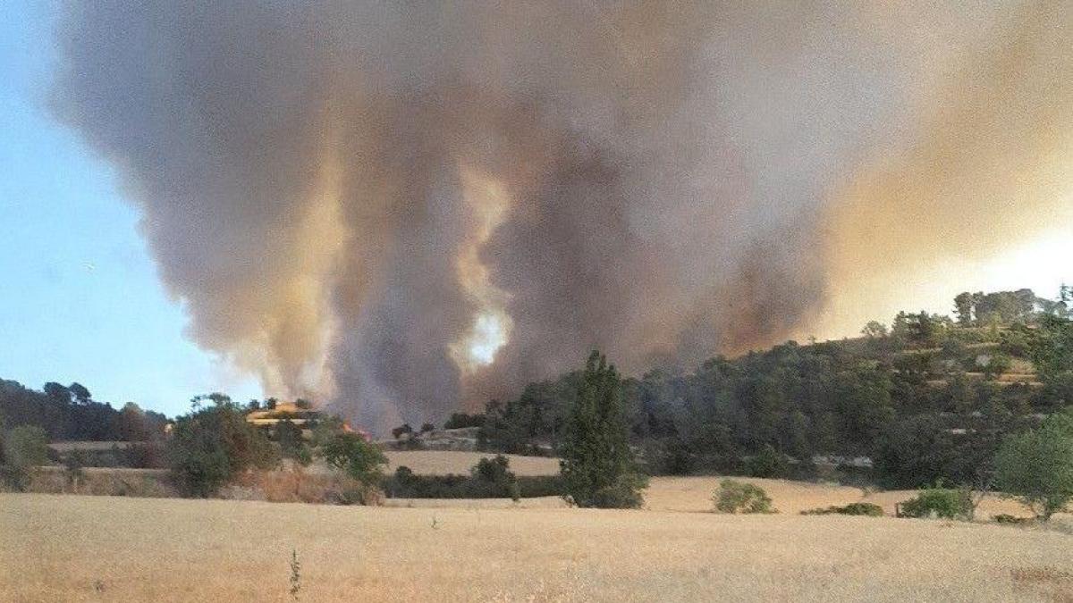 Estabilizado el incendio en la Segarra que ha obligado a confinar Pallerols y Ribera d'Ondara