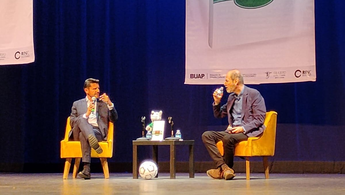 Juan Villoro, contra la FIFA por los precios de boletos del Mundial