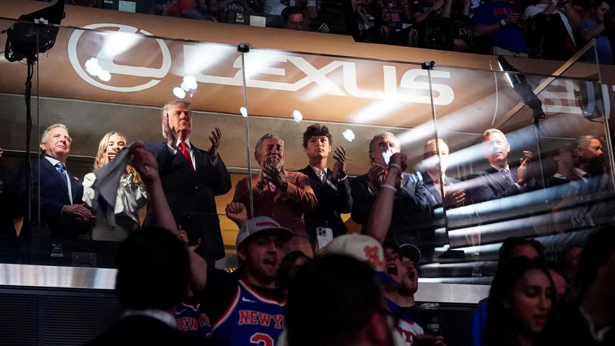 Donald Trump llega a las Finales de la NBA y es recibido con abucheos en el Madison Square Garden