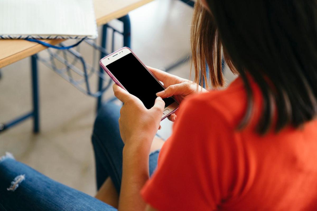 Familias de Monte Cristo firmaron un pacto para "demorar" el uso del celular