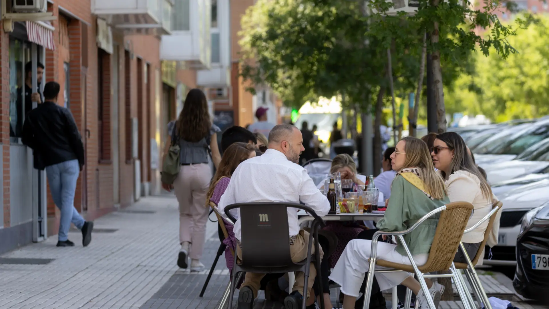 Expertos en salud pública advierten: la esperanza de vida en España avanza con "brechas" entre grupos
