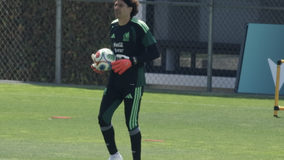 ¿Va Memo Ochoa de titular? La drástica decisión que Javier Aguirre analiza ante Chequia