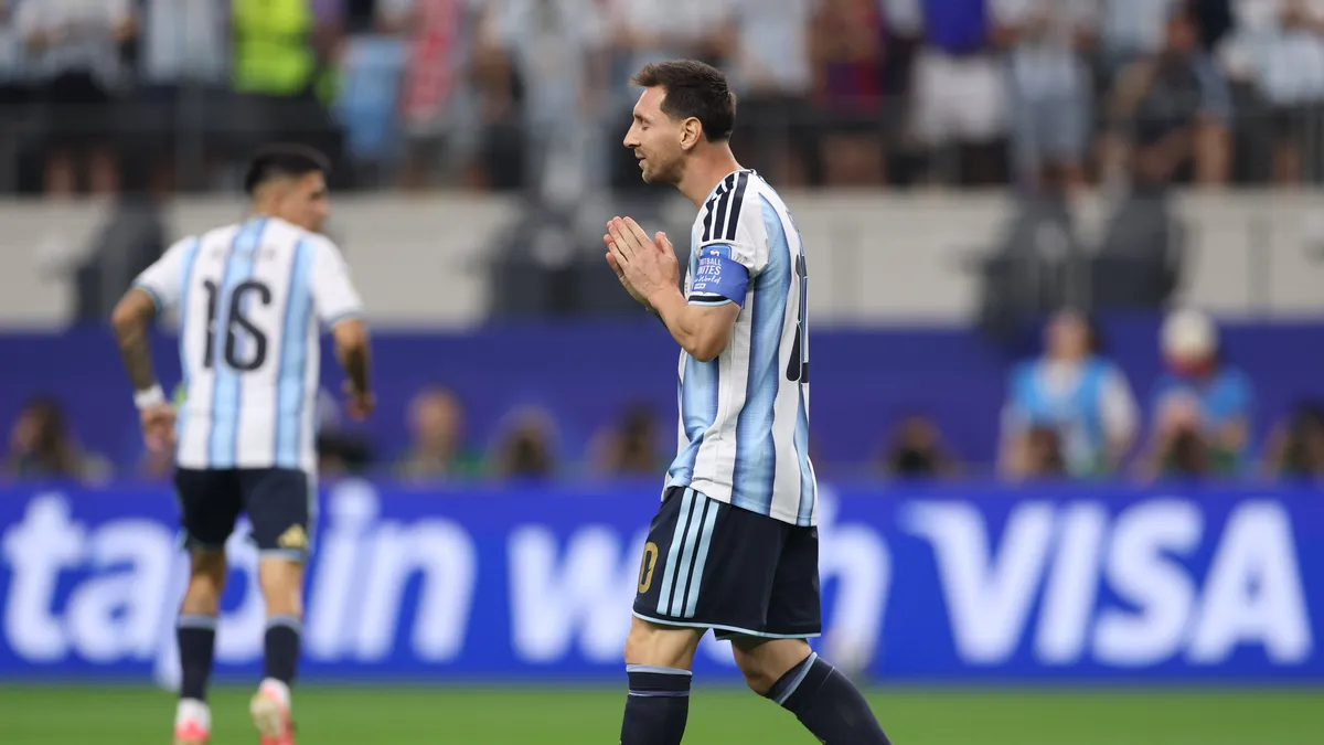 Lionel Messi erró un penal en el inicio del partido ante Austria