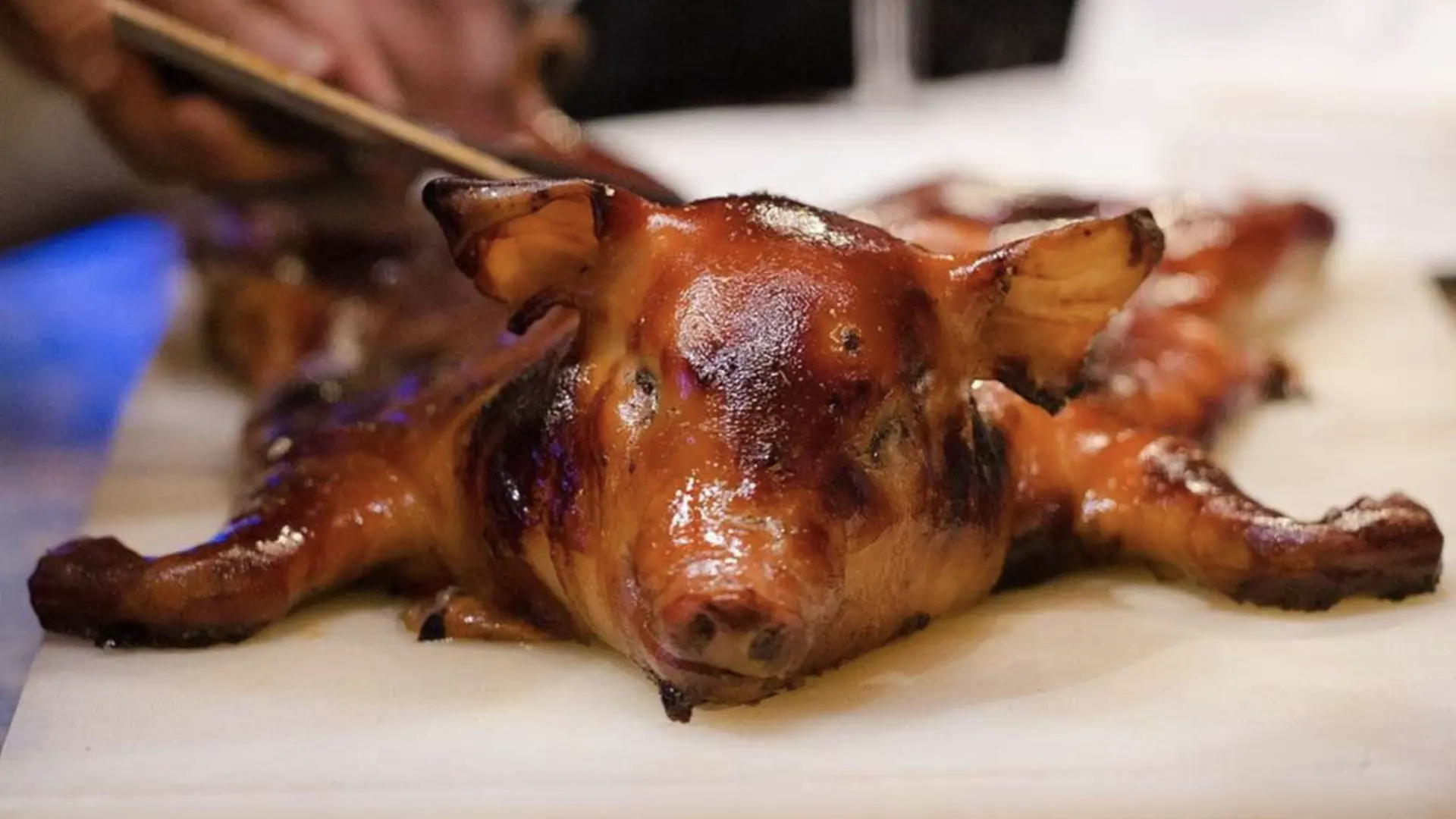 Qué es el lechón asado, uno de los platos más antiguos de Cuba y protagonista de grandes celebraciones