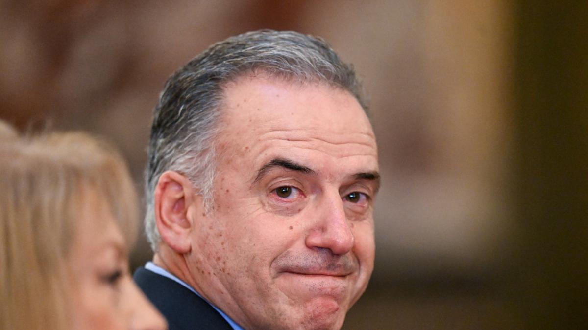 Presidente uruguayo envuelto en polémica por comprar un auto con gran descuento