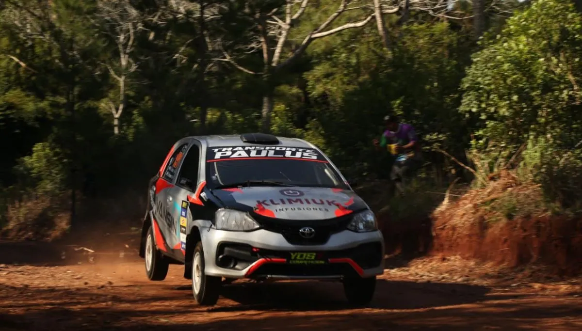 La dupla Paulus-Brunner viene ganando el Rally Paraná Medio