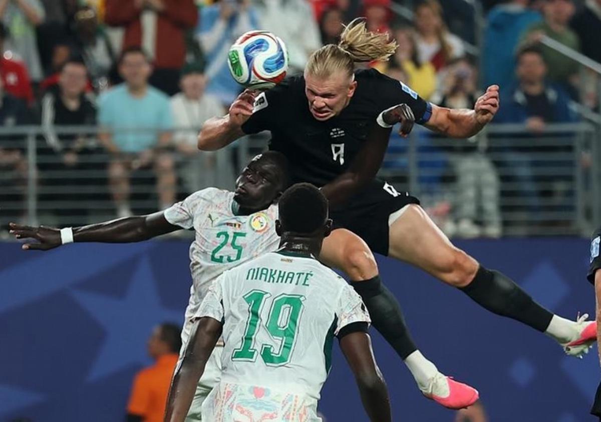 Noruega derrotó a Senegal 3-2 con dos goles de Haaland y pasó a 16avos de final