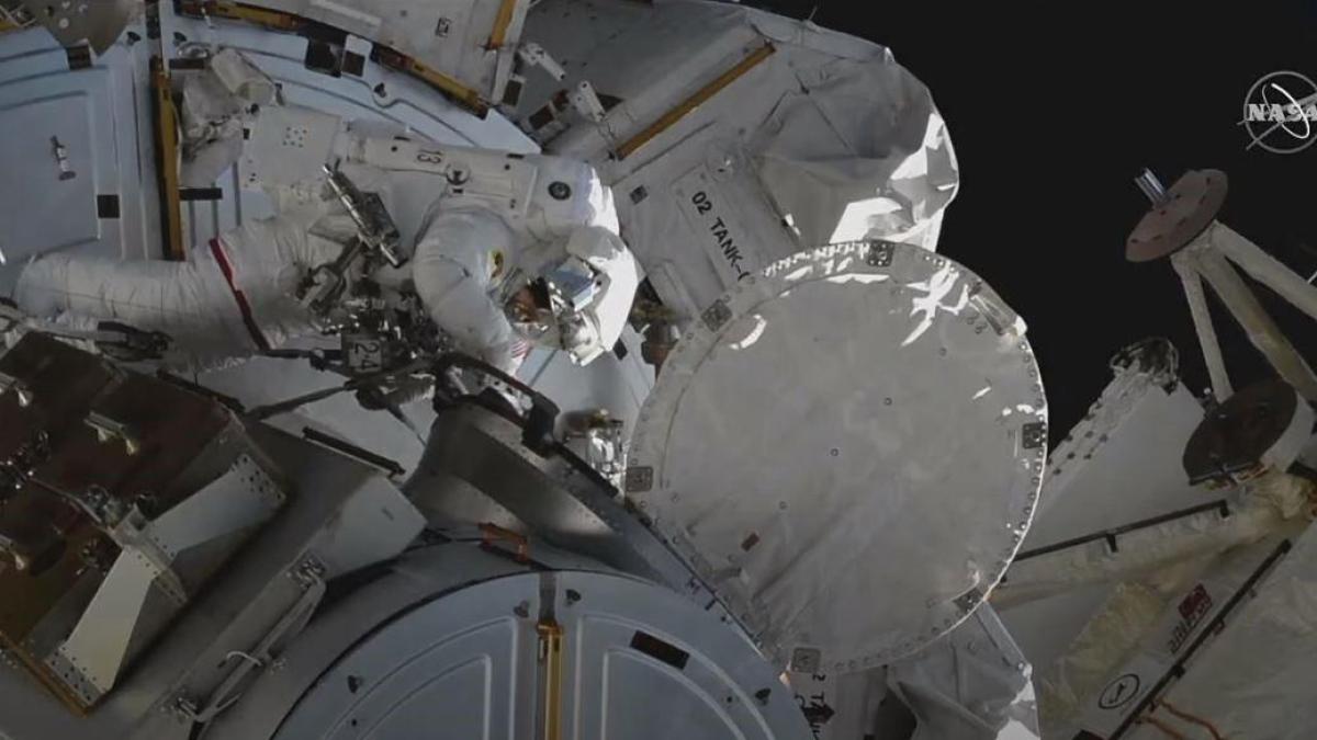 Los astronautas regresan a la Estación Espacial Internacional tras ser evacuados por una fuga