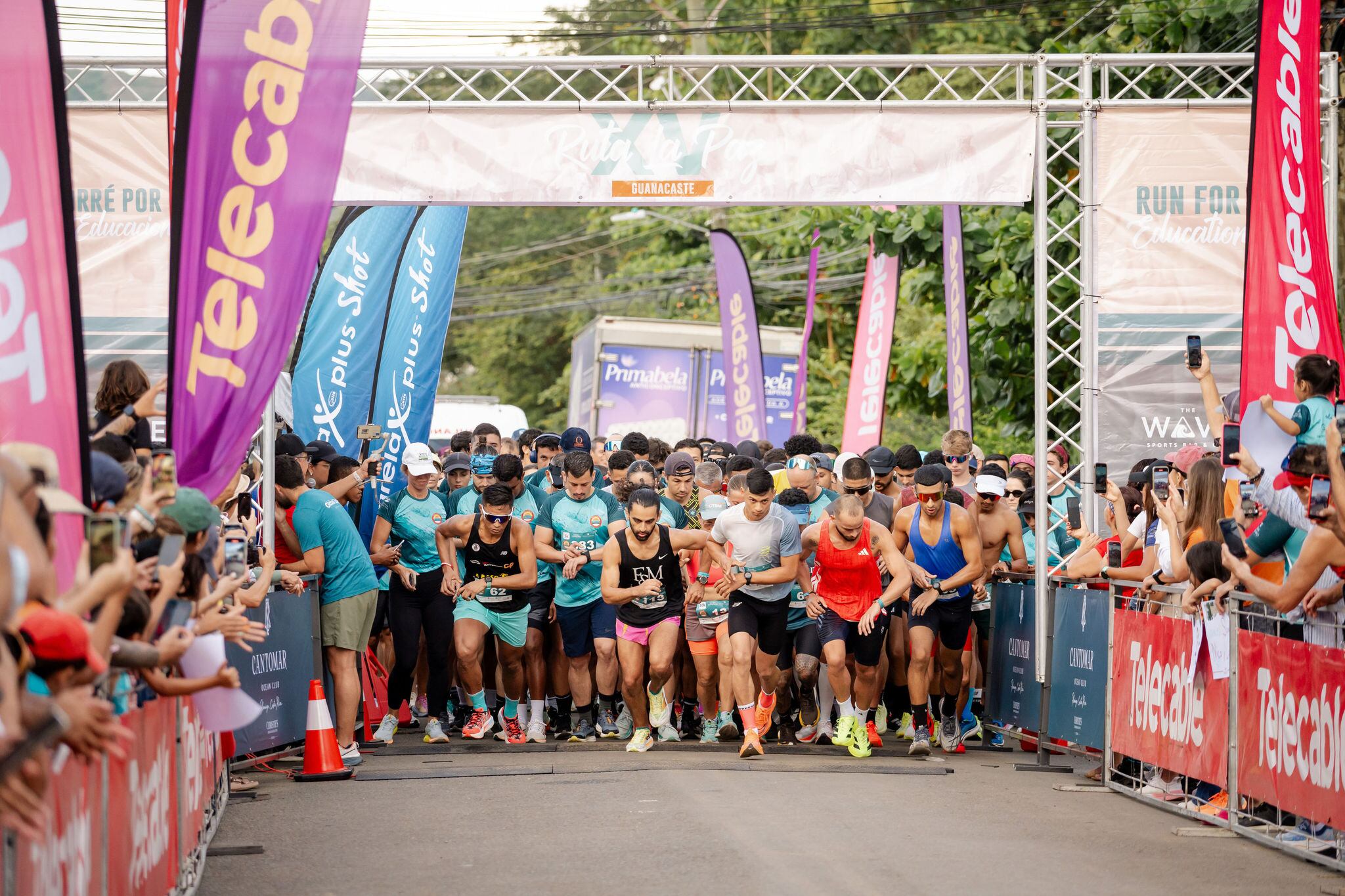 Carrera de atletismo busca impulsar futuro educativo de los jóvenes en Guanacaste