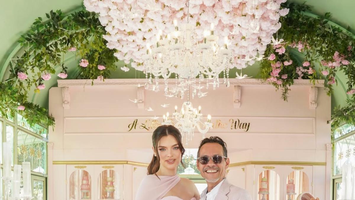 Nadia Ferreira y Marc Anthony celebran lujoso baby shower de su segundo bebé