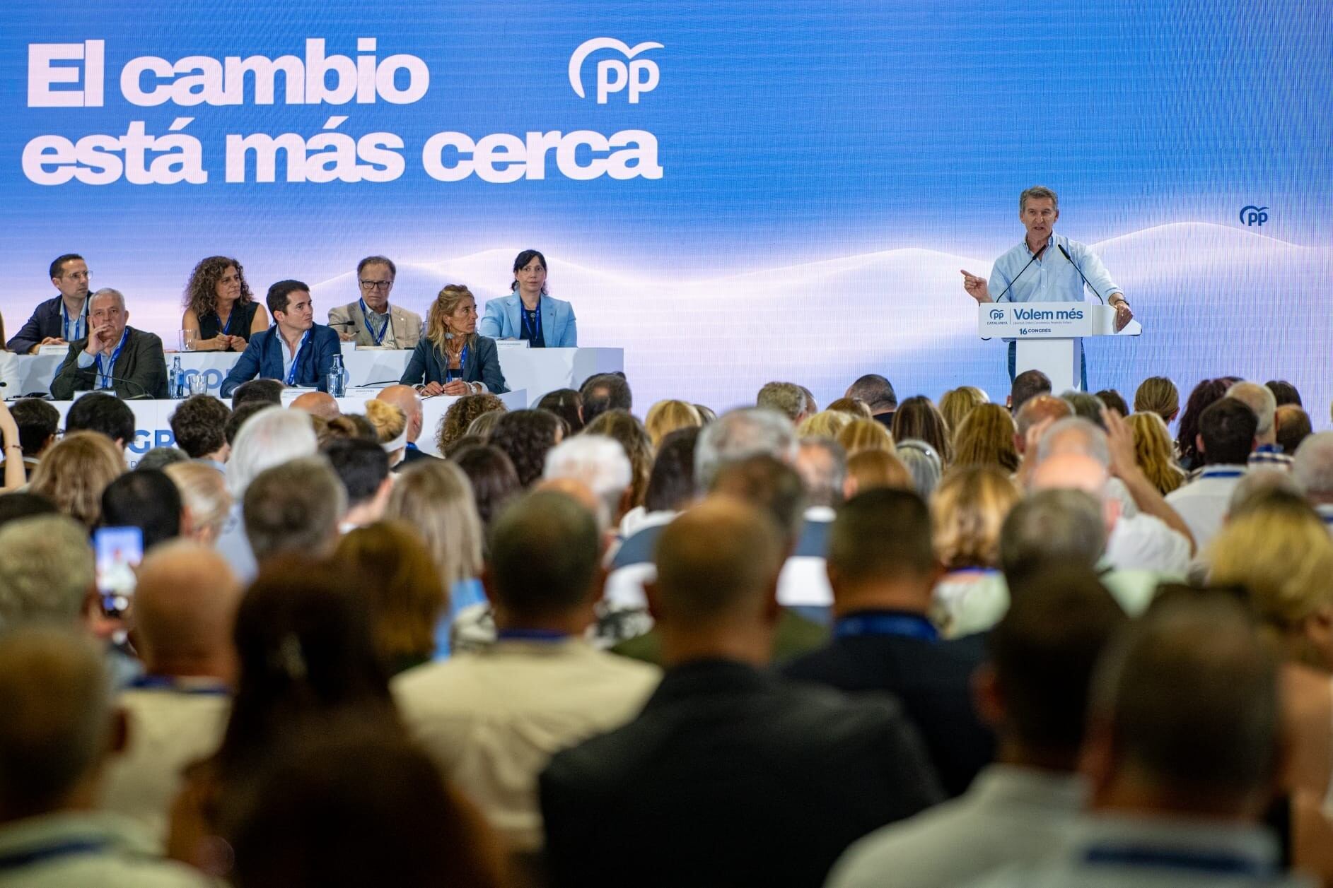 Feijóo apela en Barcelona a dejar atrás el 'procés': "Como la mayoría de los catalanes, nosotros también queremos pasar página"