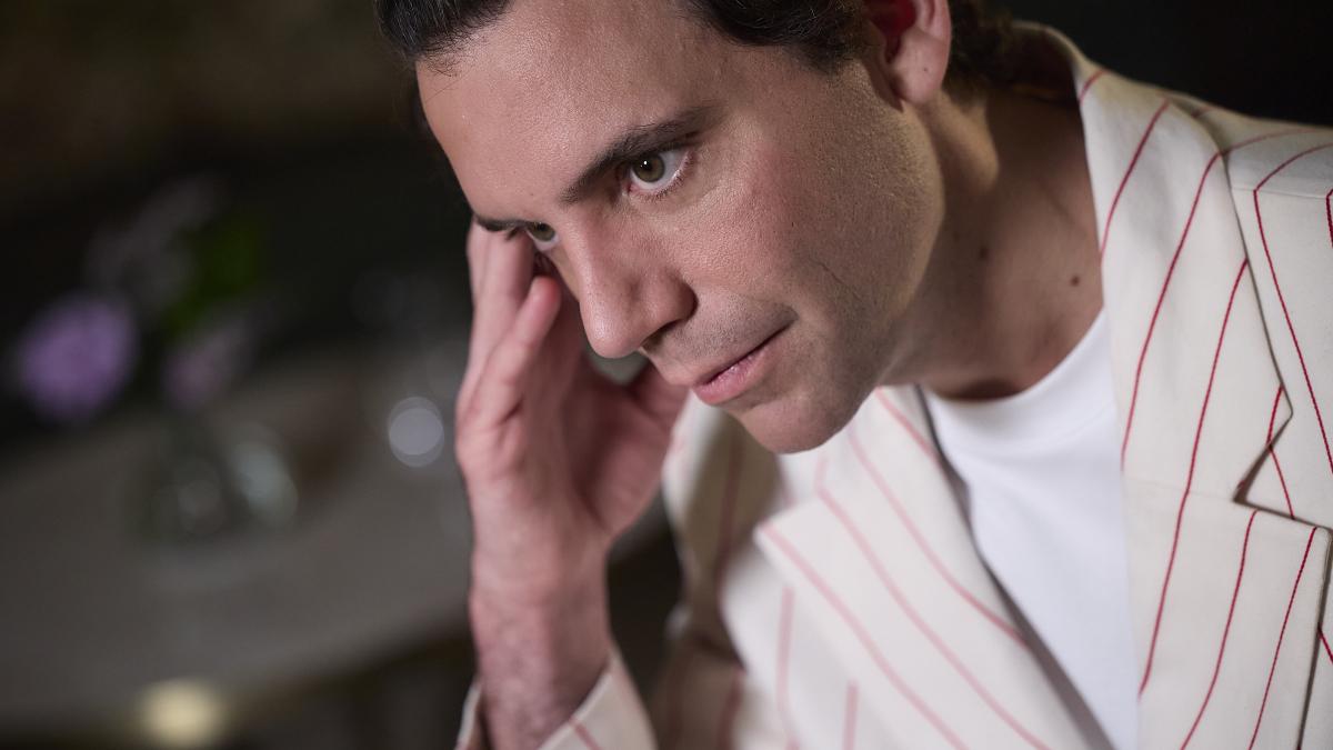 Mika: "Todo lo que hago gira en torno a la identidad en todo su desorden"