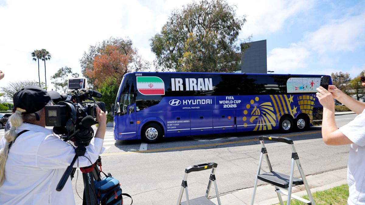 Bajo estrictas medidas de seguridad, Irán llega a EE. UU. para el Mundial tras dejar México