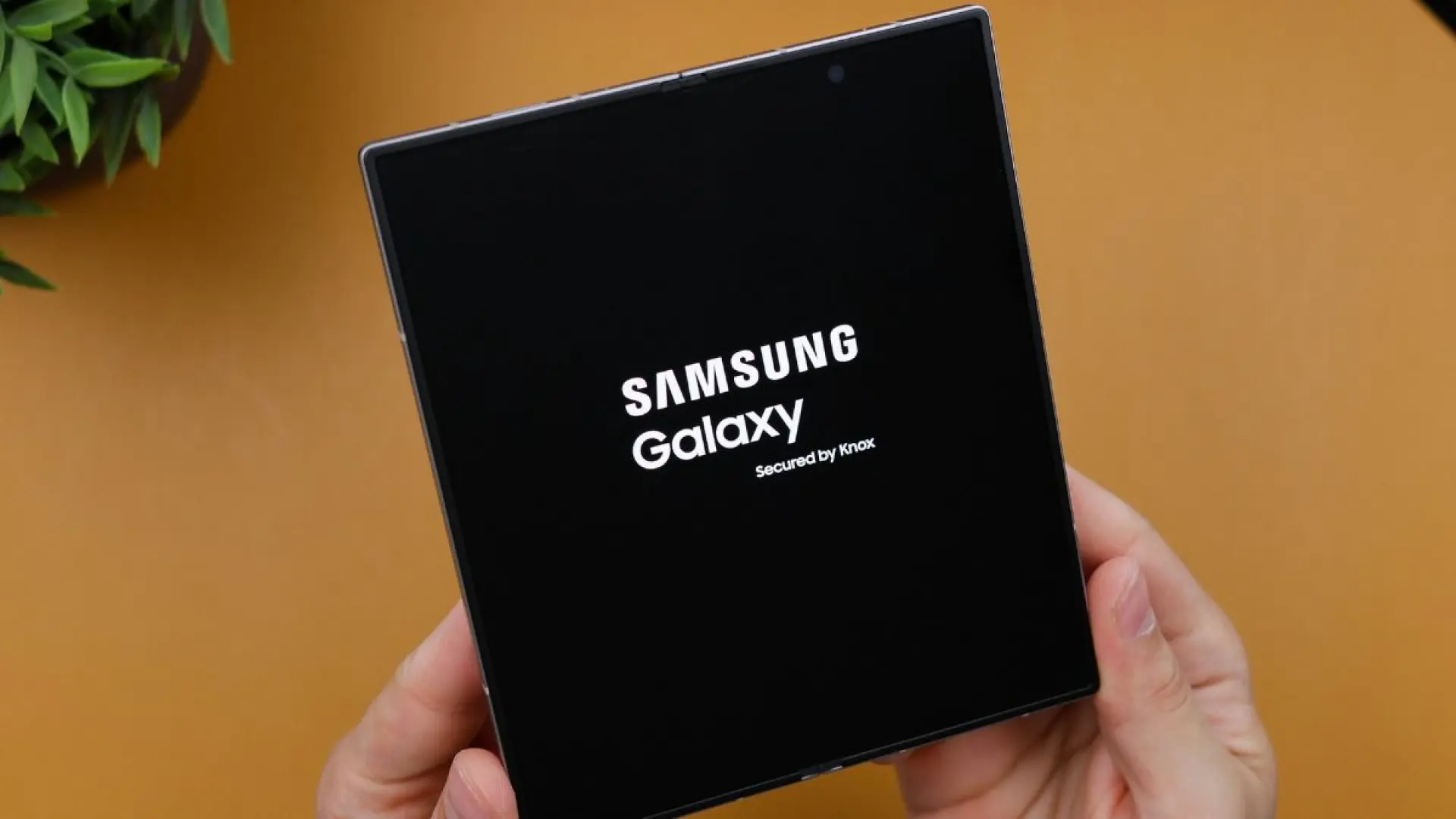 Samsung patenta un móvil plegable que se transforma en un caja
