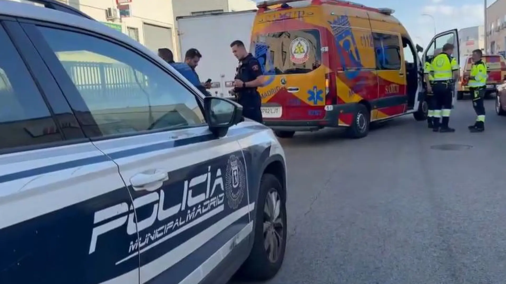 Un hombre herido al caer desde una altura de seis metros en una nave durante una celebración familiar