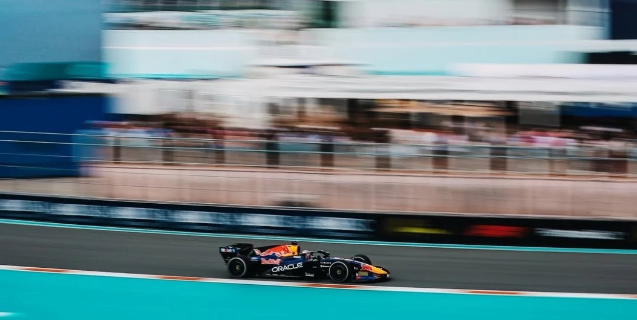 Verstappen queda parado en la salida de Mónaco y se salva de milagro