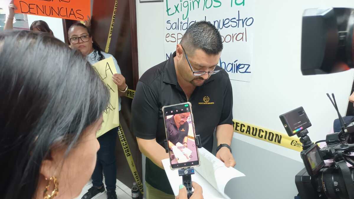 Durango: Personal de secundaria protesta por hostigamiento de docente