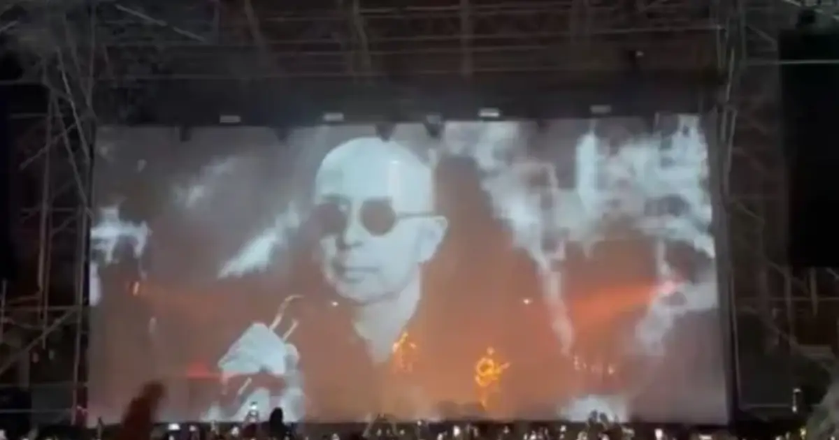 Wos le rindió homenaje al Indio Solari en su show de Villa Ballester