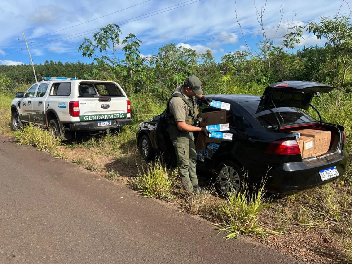 Golpe al contrabando: secuestran más de 7.700 paquetes de cigarrillos y un auto robado