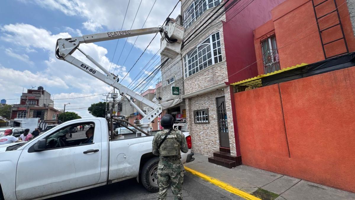 Semar colabora en retiro de cámaras 'parásitas' en colonias de Ecatepec