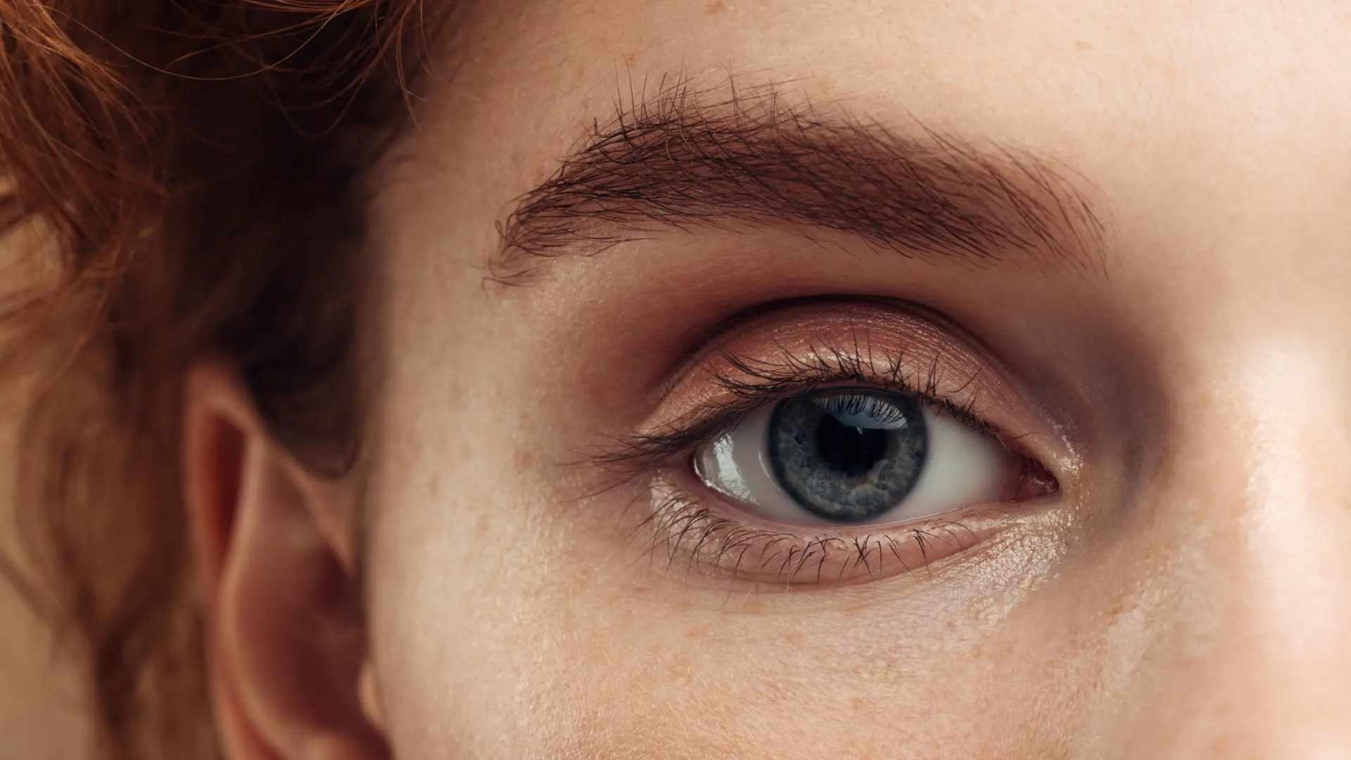 Delineado invisible: así es la técnica de maquillaje para ojos pequeños que hace que parezcan más grandes