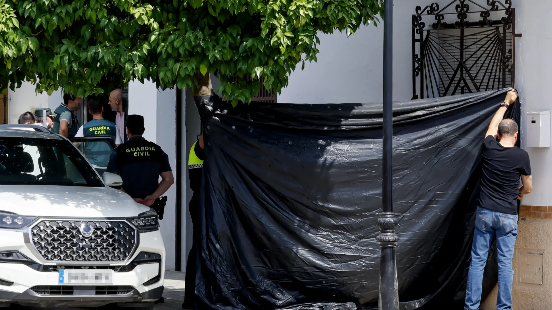 Qué se sabe de la joven de 20 años asesinada por su padre en Sevilla: una discusión, heridas por cortes y el suicidio del autor