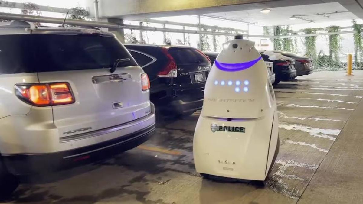 Despiden a robot de tránsito que patrulló 10 meses sin poner una sola multa