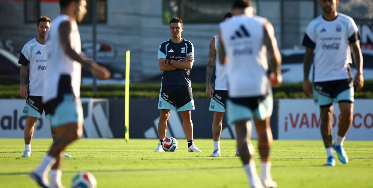 Scaloni comienza a definir el equipo y ajusta los últimos detalles antes del cruce contra Cabo Verde