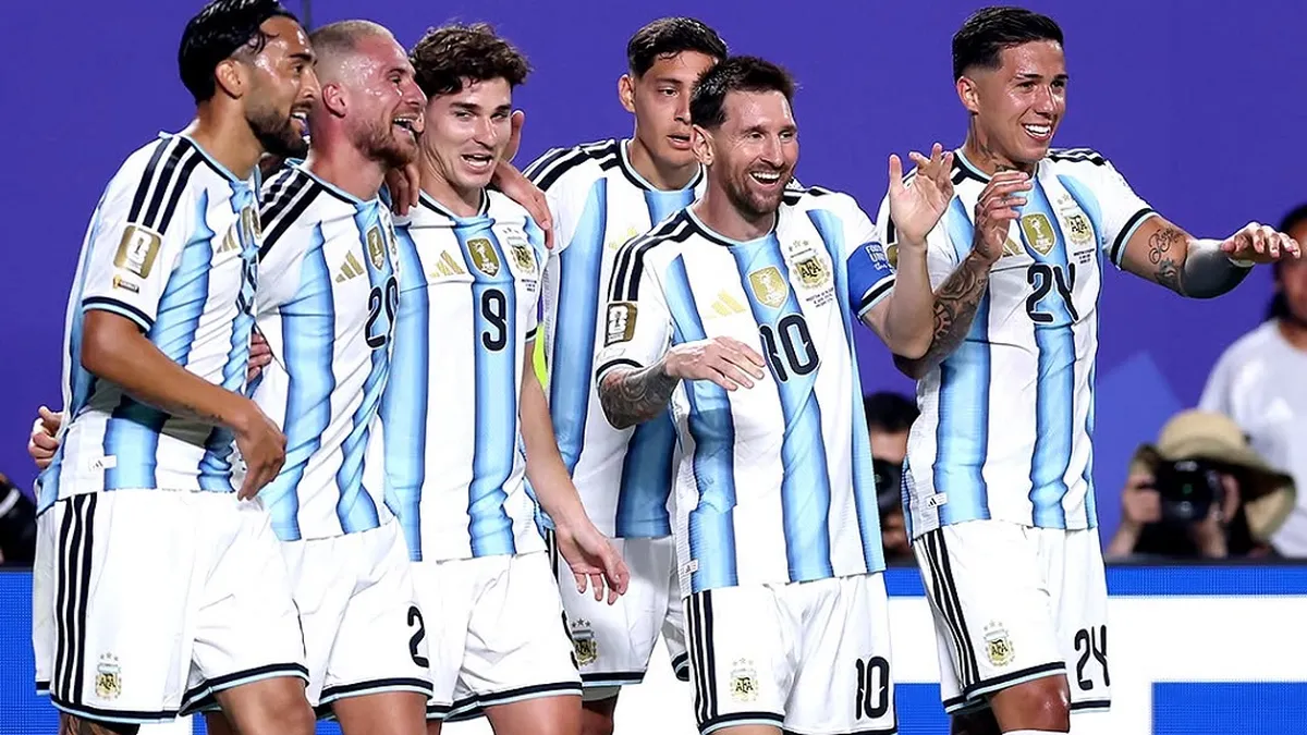 Scaloni define el equipo para enfrentar a Austria: Messi y Lautaro, dupla titular